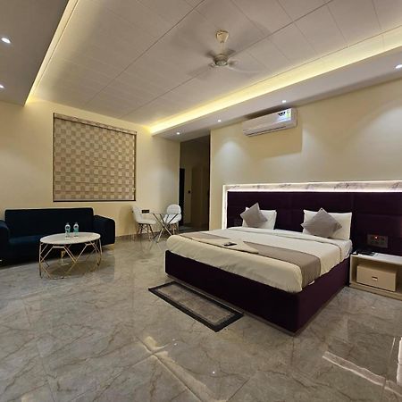 Hotel The Glass House Greater Noida Dış mekan fotoğraf