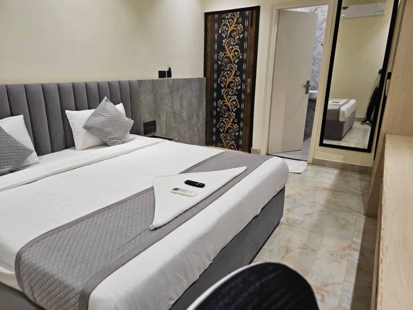 Hotel The Glass House Greater Noida Dış mekan fotoğraf