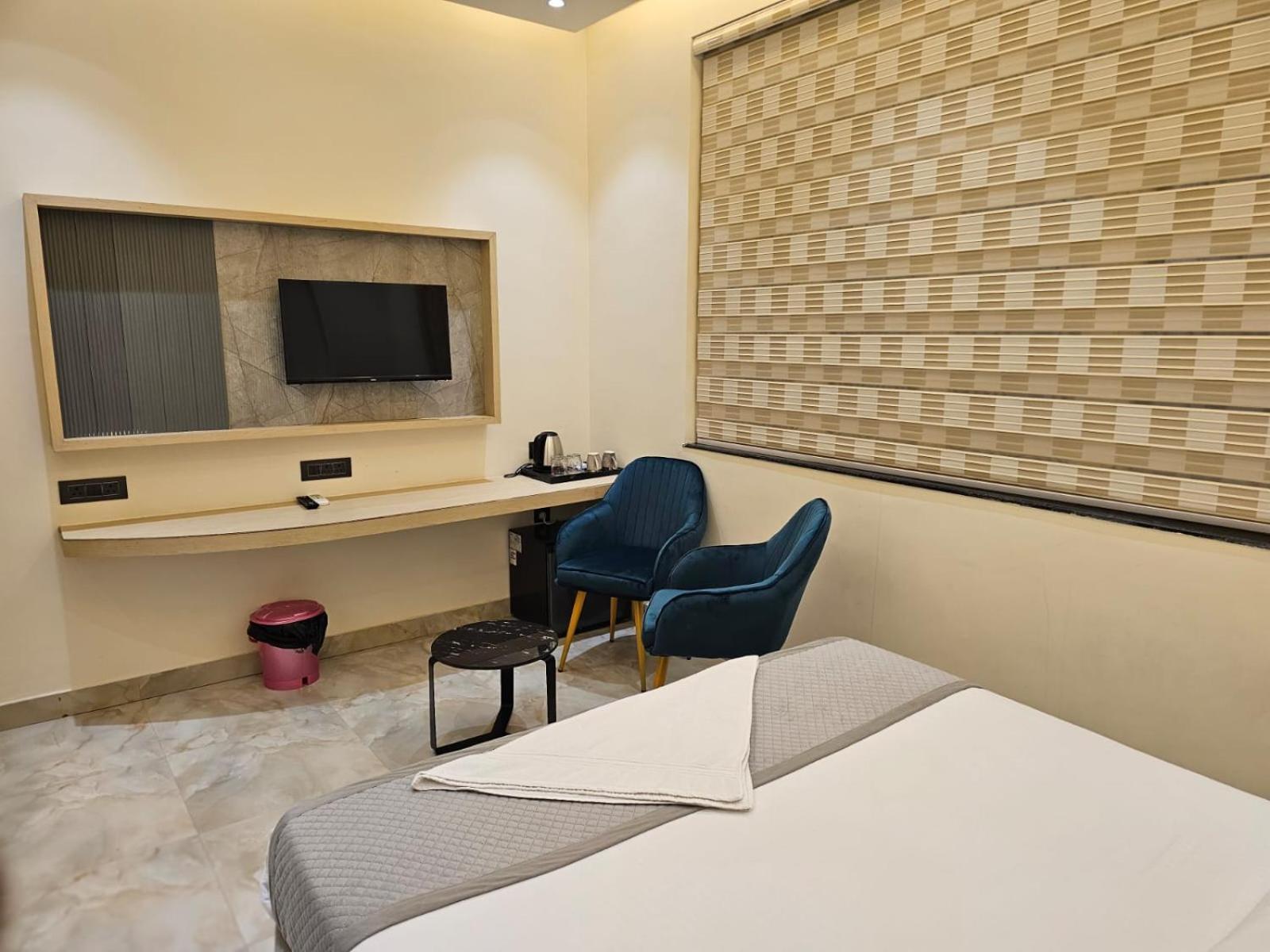 Hotel The Glass House Greater Noida Dış mekan fotoğraf