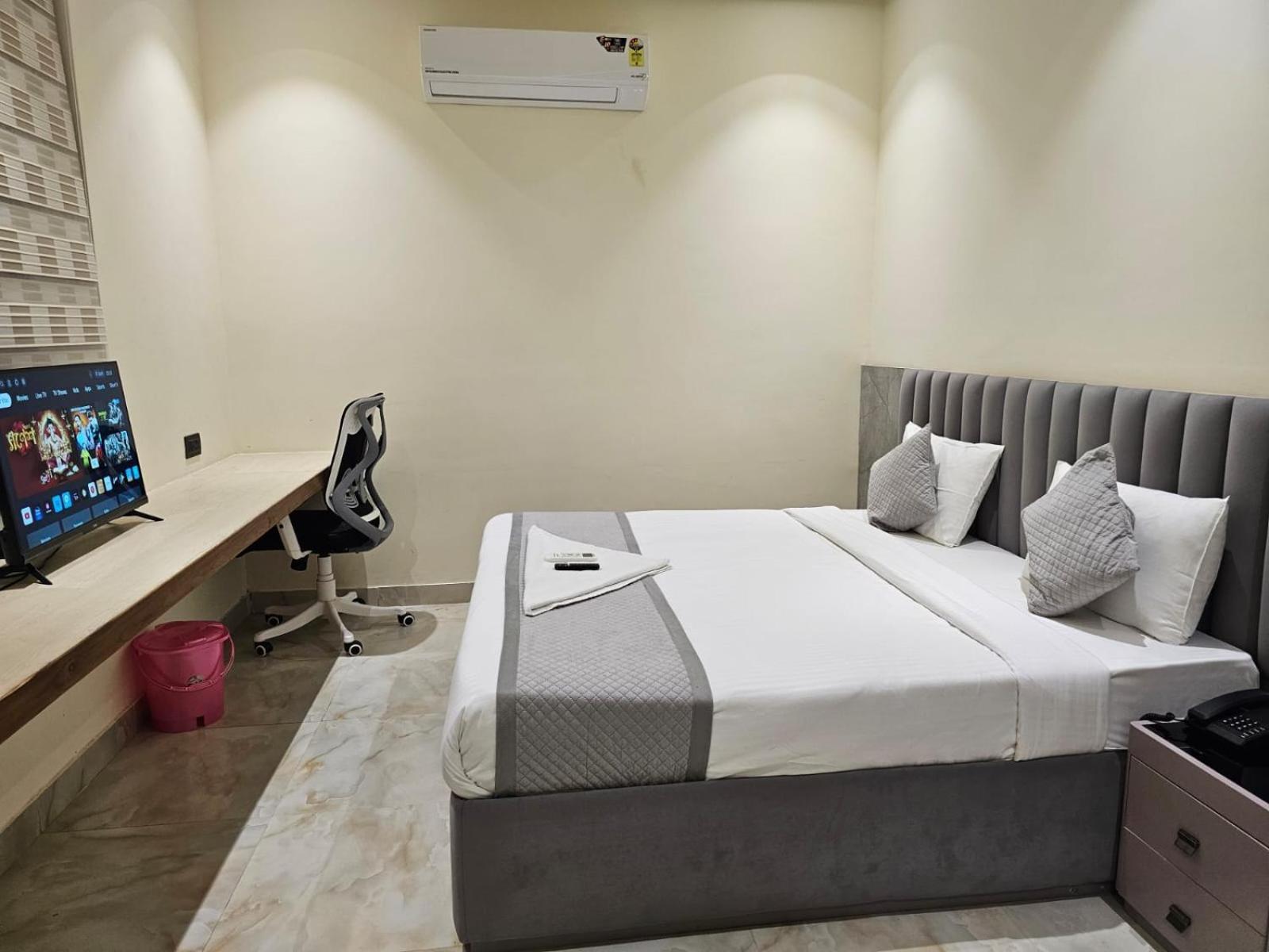 Hotel The Glass House Greater Noida Dış mekan fotoğraf