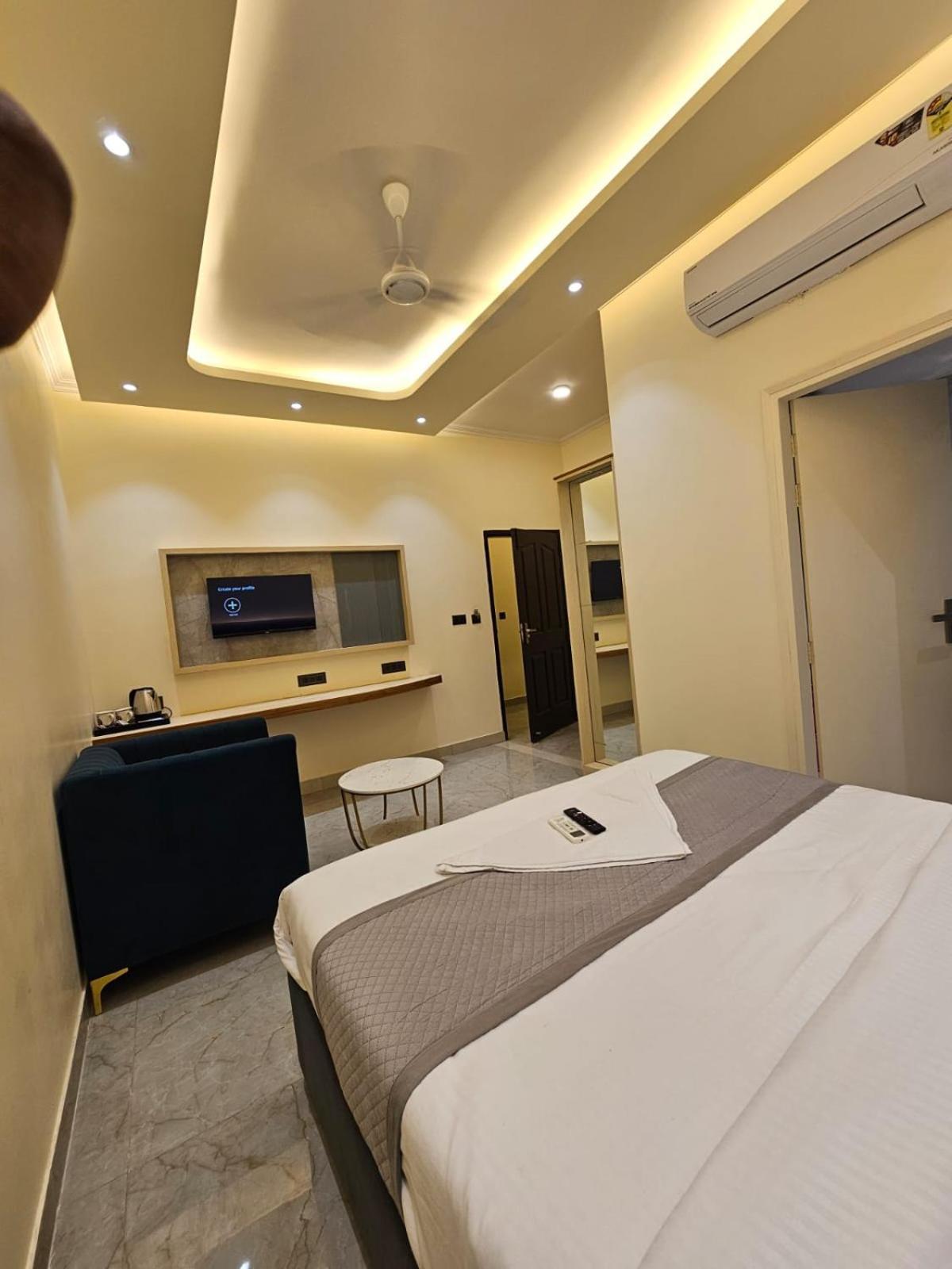 Hotel The Glass House Greater Noida Dış mekan fotoğraf