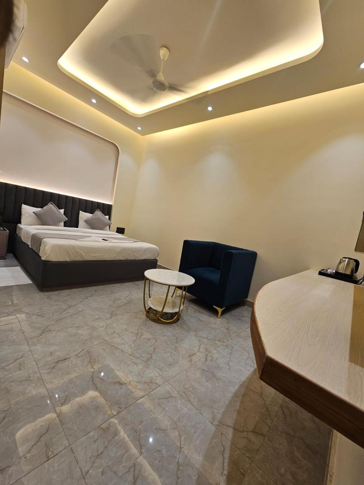 Hotel The Glass House Greater Noida Dış mekan fotoğraf