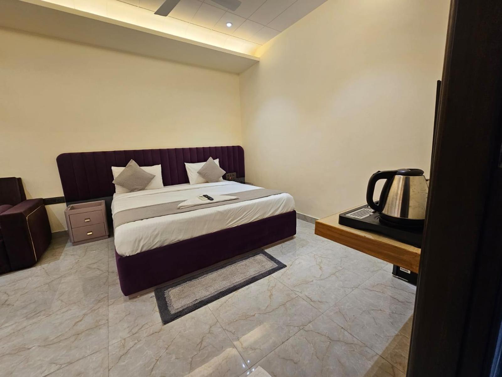 Hotel The Glass House Greater Noida Dış mekan fotoğraf