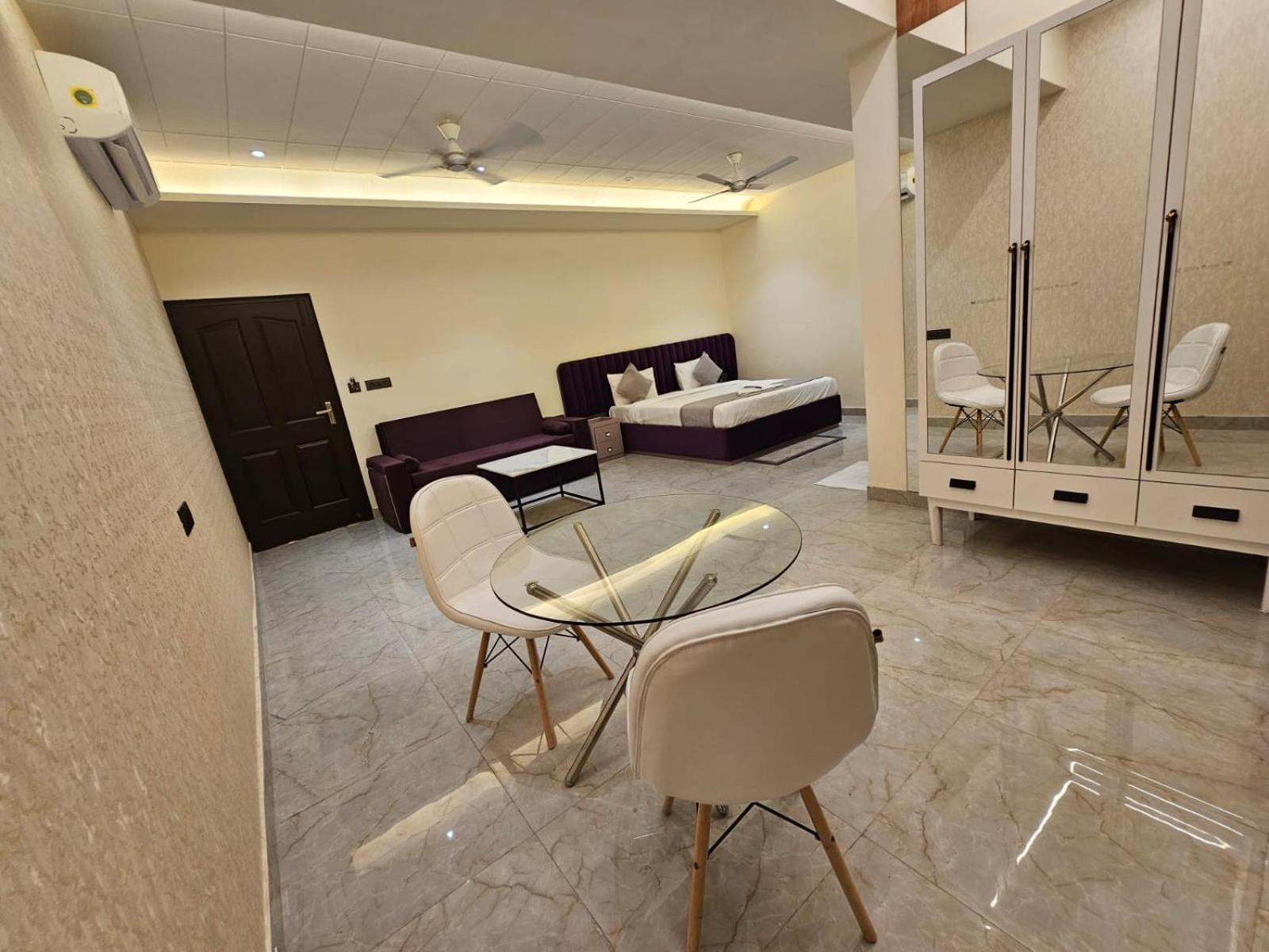 Hotel The Glass House Greater Noida Dış mekan fotoğraf