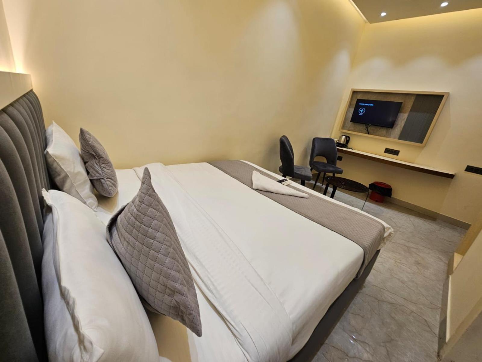 Hotel The Glass House Greater Noida Dış mekan fotoğraf